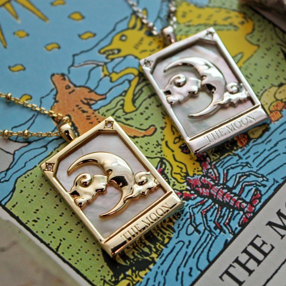 Evenfall Jewelry The Moon Tarot Card Talisman Pendant - Picture 2 of 8